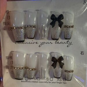 Elegant Silver and Black Nail Set